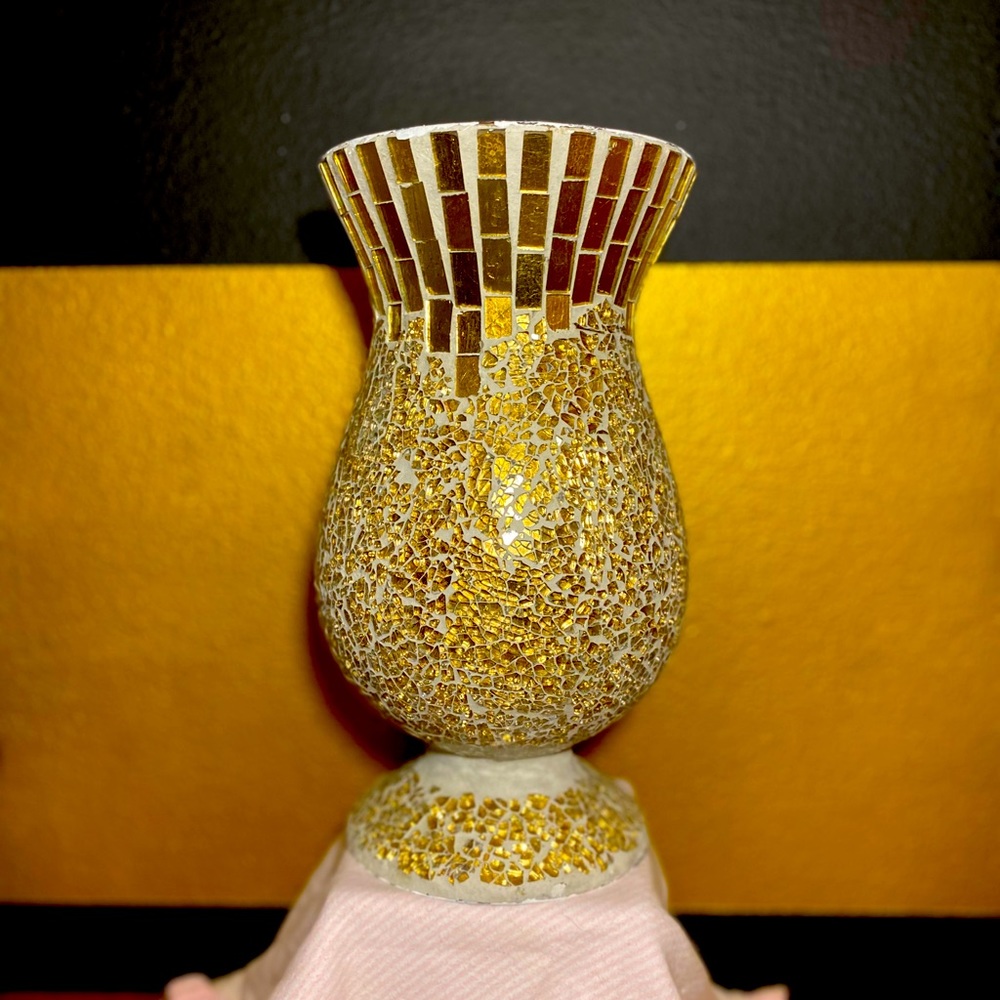 Gold shatter vase